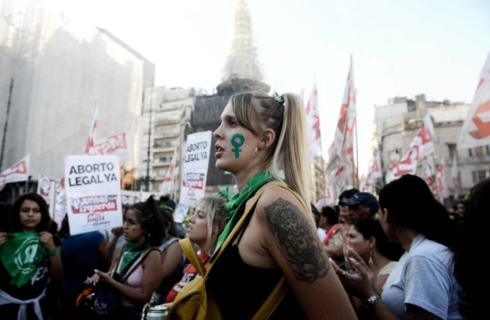 Multitudinaria marcha al Congreso para exigir por el aborto legal, seguro y gratuito