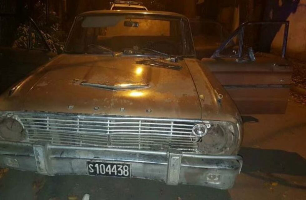 Secuestraron droga y armas blancas de un vehículo varado en General Rojo