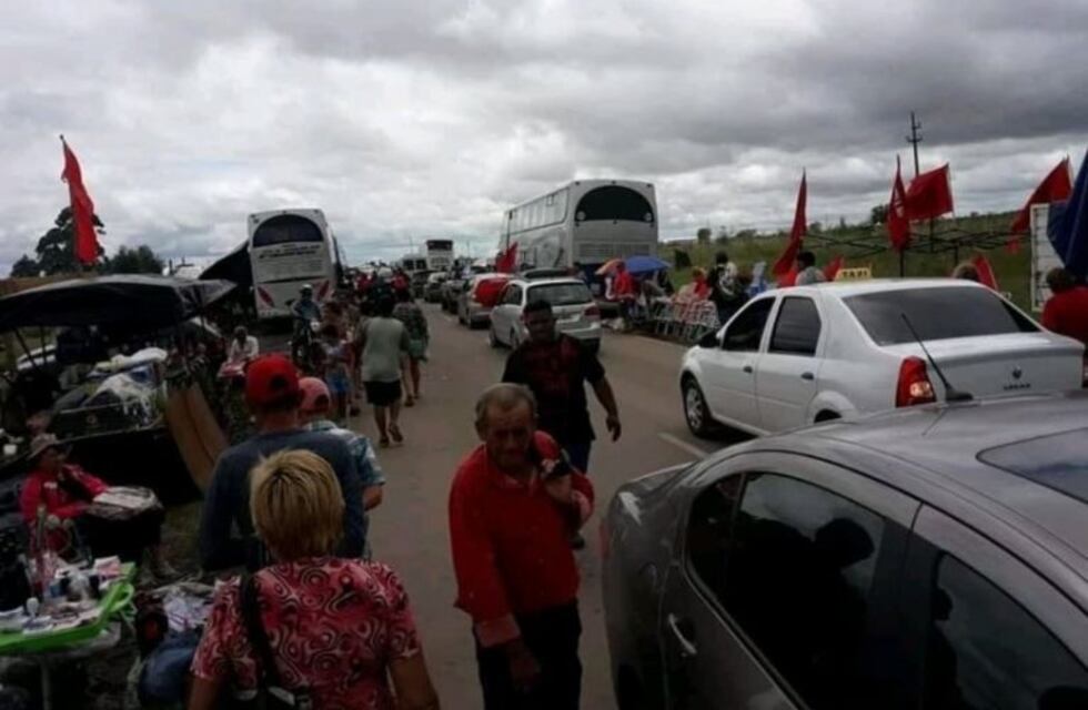 Miles de fieles veneran al Gauchito Gil en Mercedes