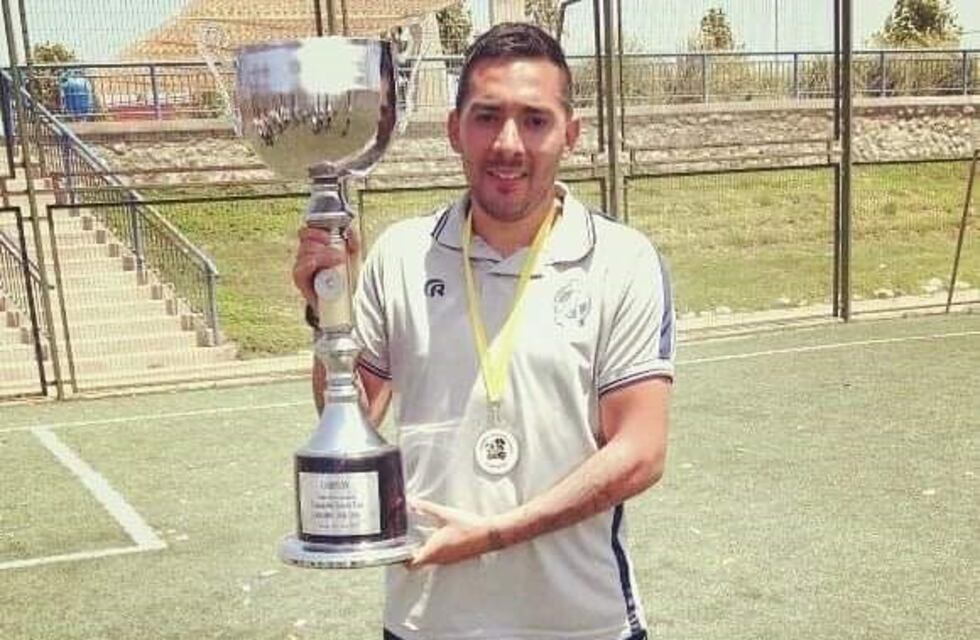 Facundo Agustinoy es DT de Atalaya pero su sueño es dirigir a Instituto