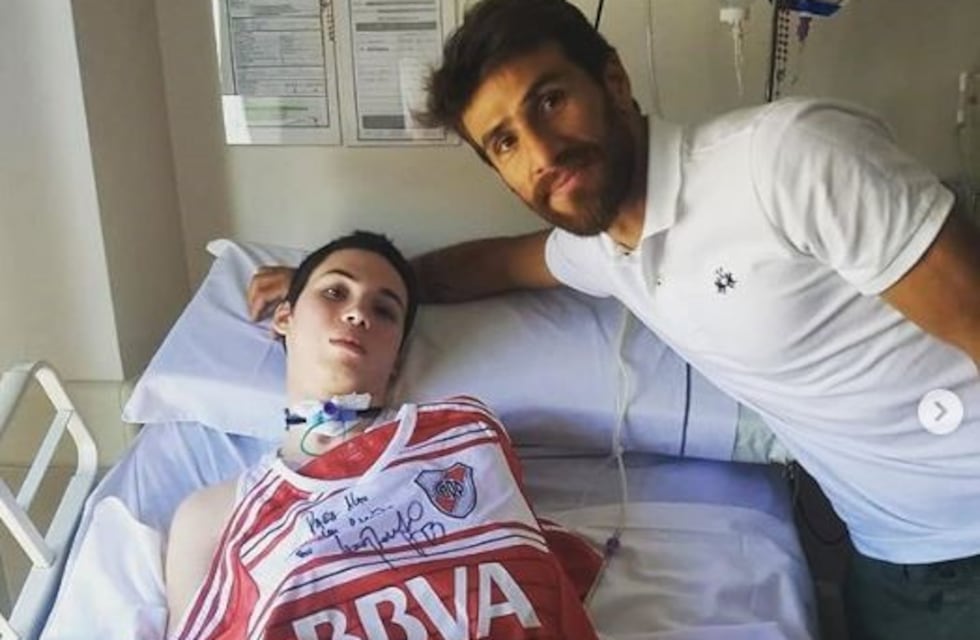 Tiene una lesión cerebral, Leo Ponzio le firmó una camiseta y se la robaron de la clínica