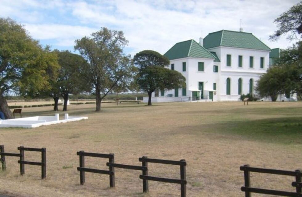 Gran afluencia de público en el avistaje de ciervos en brama en el Parque Luro