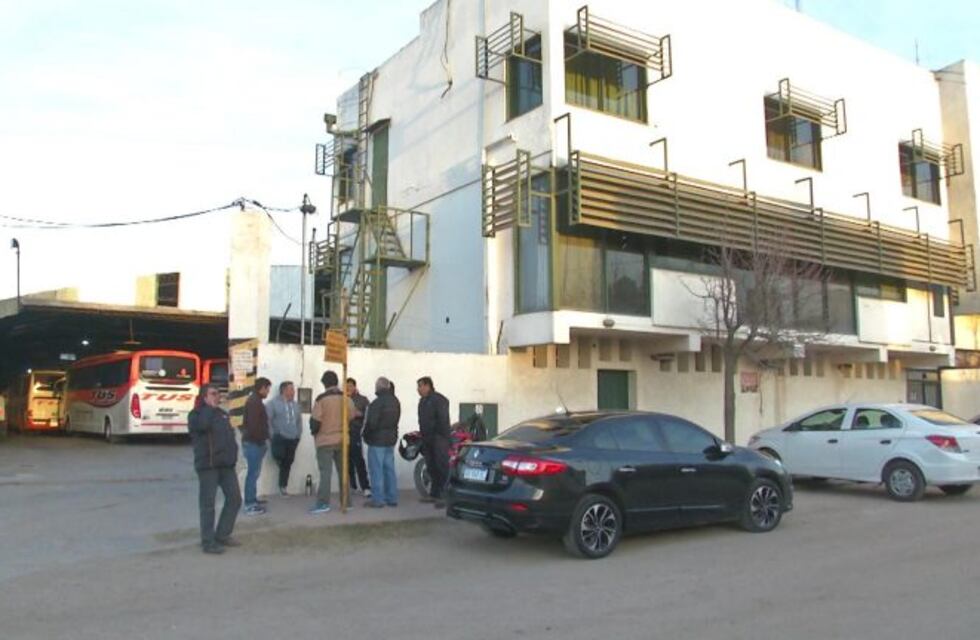 200 trabajadores de TUS en alerta por la situación de la empresa de transporte