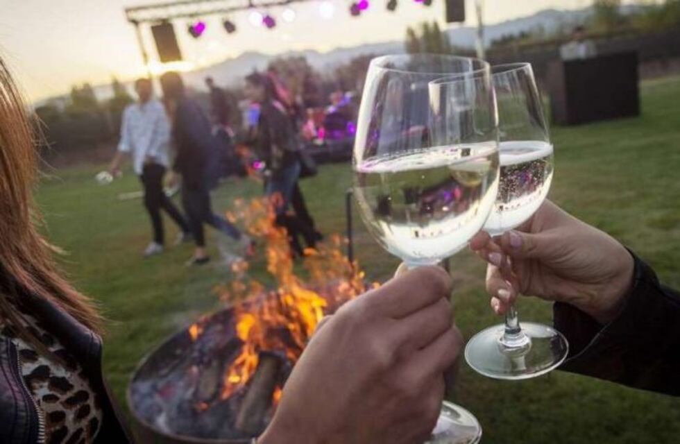 Imperdible evento al atardecer para compartir entre copas y delicias el 14 de febrero