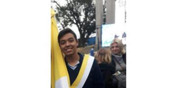Acto solidario: venden rifas para ayudar a Enzo Reynaga, estudiante tucumano