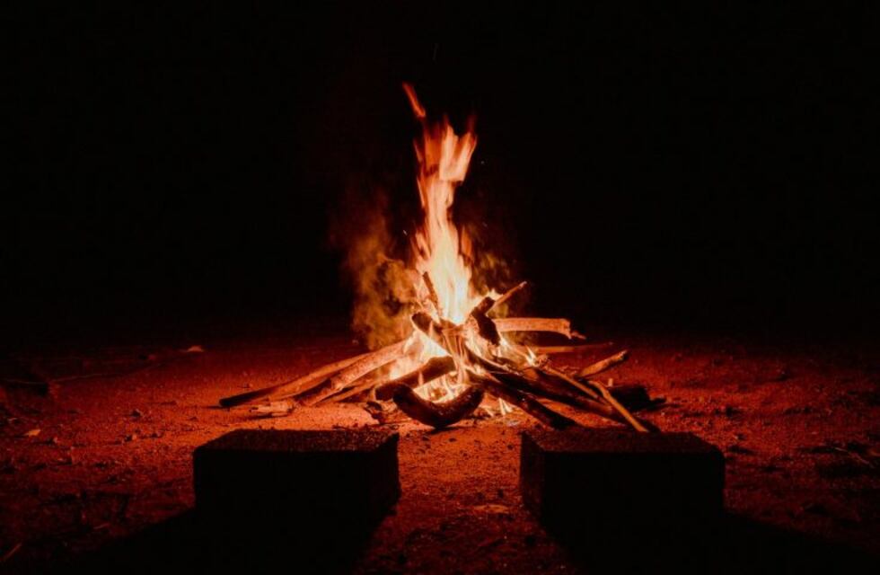 Perdió el equilibrio y murió quemado en una fogata en Santiago del Estero