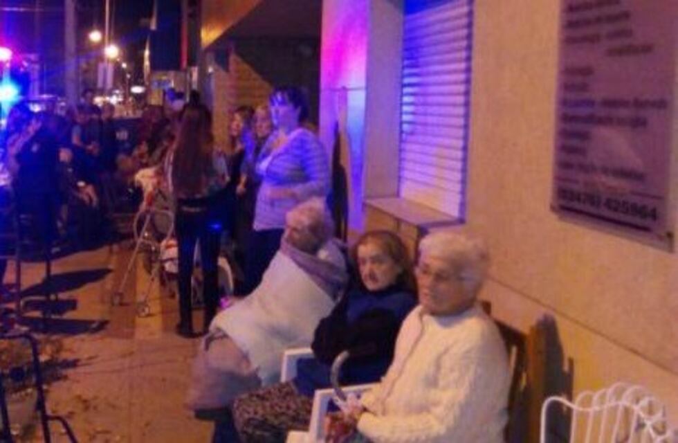 Se incendió un geriátrico en San Lorenzo y los bomberos lograron evacuar a 16 personas del lugar