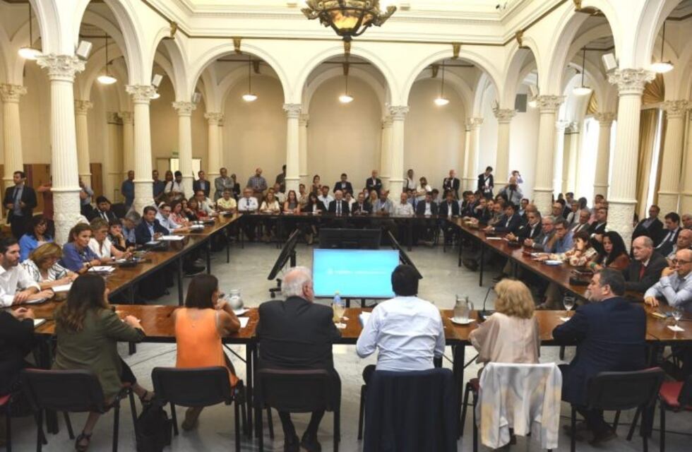 El Ministro Zorrilla dijo que por ahora no se suspenden las clases