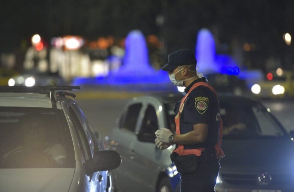 Volvieron de Europa, se tomaron un remis desde Buenos Aires a Córdoba y los tuvo que escoltar la policía
