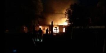 Pese al esfuerzo de los bomberos de Noetinger y de los médicos, la mujer murió en el incendio\u002E (Radio Montegrande)