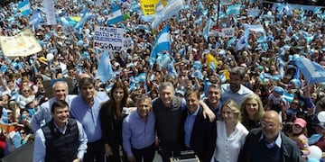 Macri en Mendoza encabezó la marcha Sí se puede junto a Cornejo y Suarez