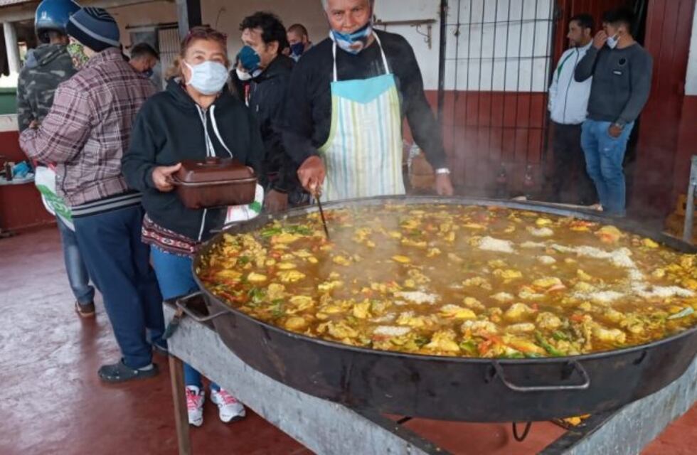 Proyecto solidario preparó comida para 5 mil personas en Iguazú