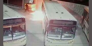 Atacan colectivos de Coniferal