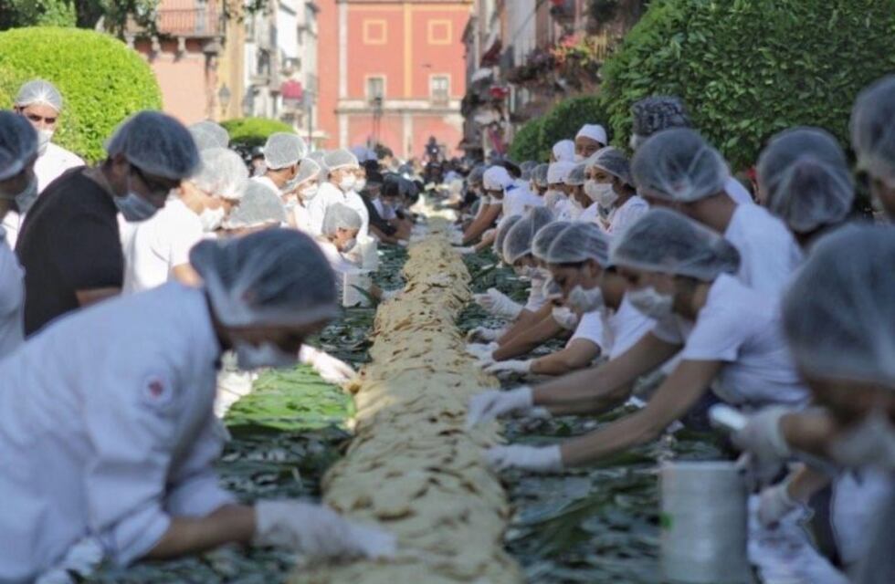 Querétaro logra récord Guiness con el taco más largo del mundo