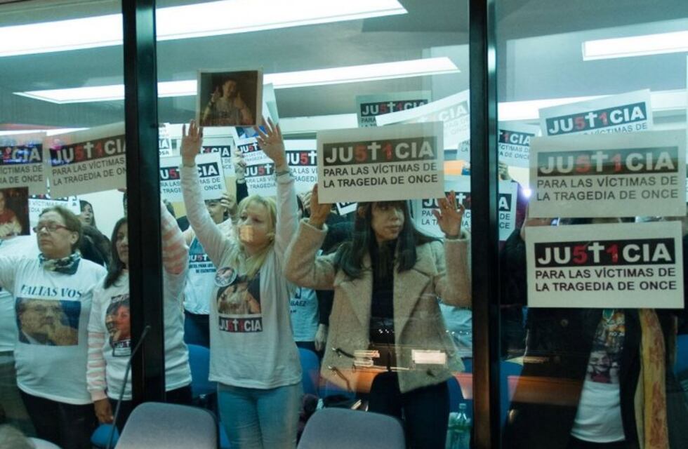 Tragedia de Once: familiares de las víctimas repudiaron los dichos de la mujer de De Vido