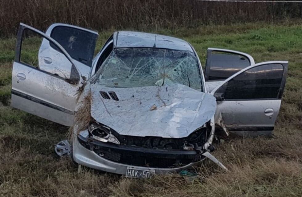 Un auto se despistó y mató a una mujer que esperaba el ómnibus
