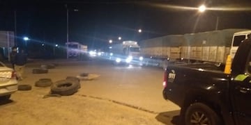 Los choferes garantizaban el paso de vehículos particulares y otros tipos de transporte\u002E (@redsegvial)