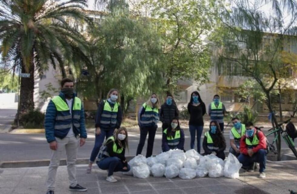 La municipalidad de Ciudad reparte kits sanitarios