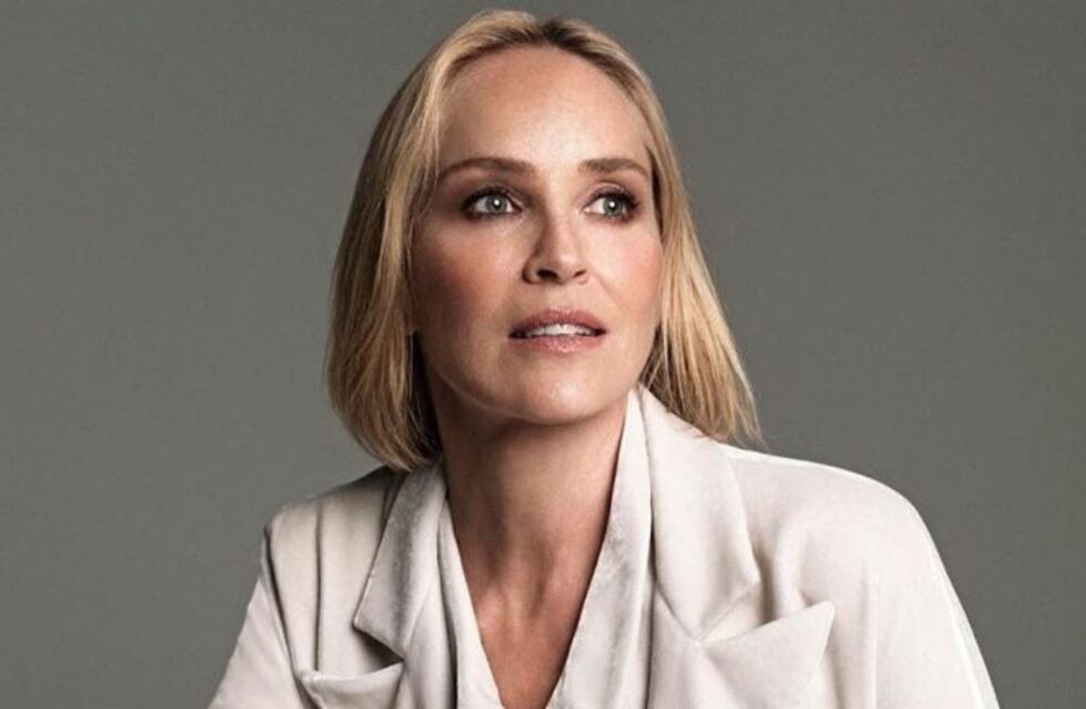 Sharon Stone recreó la famosa escena de "Bajos instintos" durante un discurso y dejó a todos atónitos