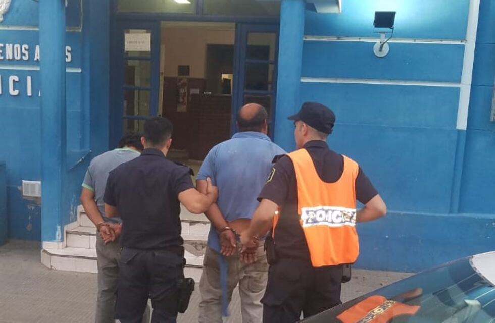 Detenidos por agredir al personal de emergencias