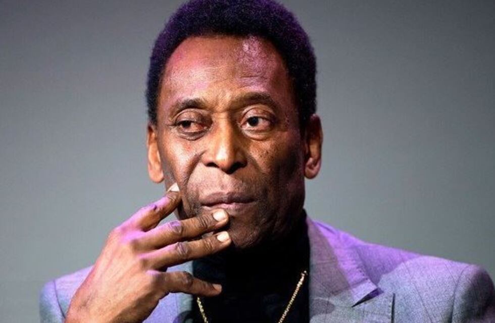 Pelé se desmayó en su casa y le diagnosticaron "agotamiento severo"