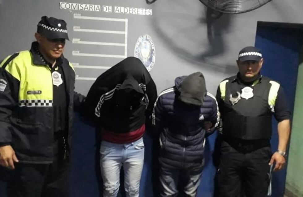 Atraparon a dos hombres por circular armados en Alderetes