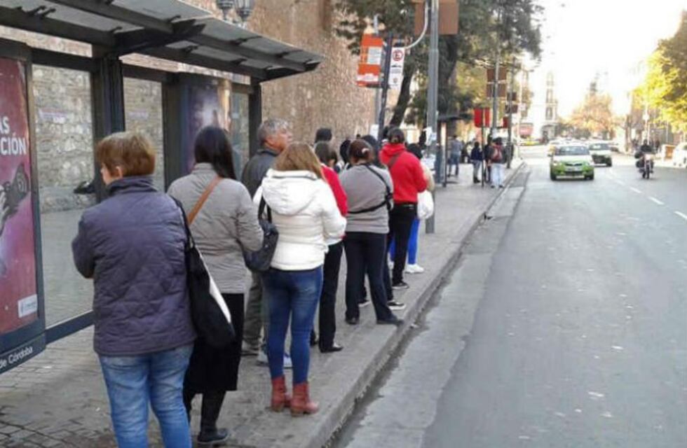 No hay transporte urbano en Córdoba por asambleas de los choferes