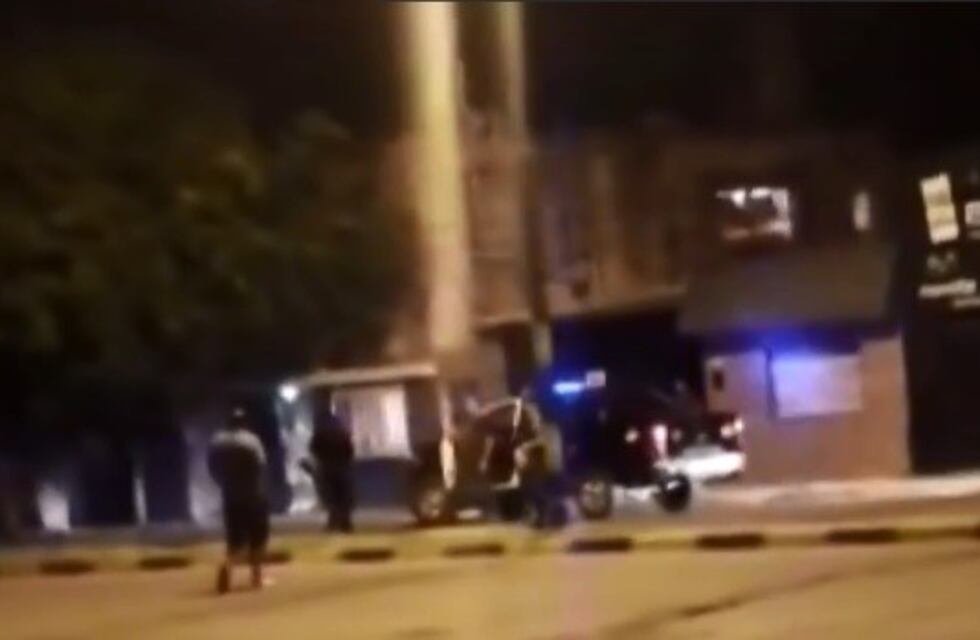 Vecinos vaciaron una carnicería de zona sur pese al trabajo de la Policía para evitar los saqueos