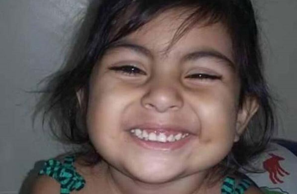 Circulaba sin documentos ni licencia y tuvo que colaborar con una pequeña con leucemia