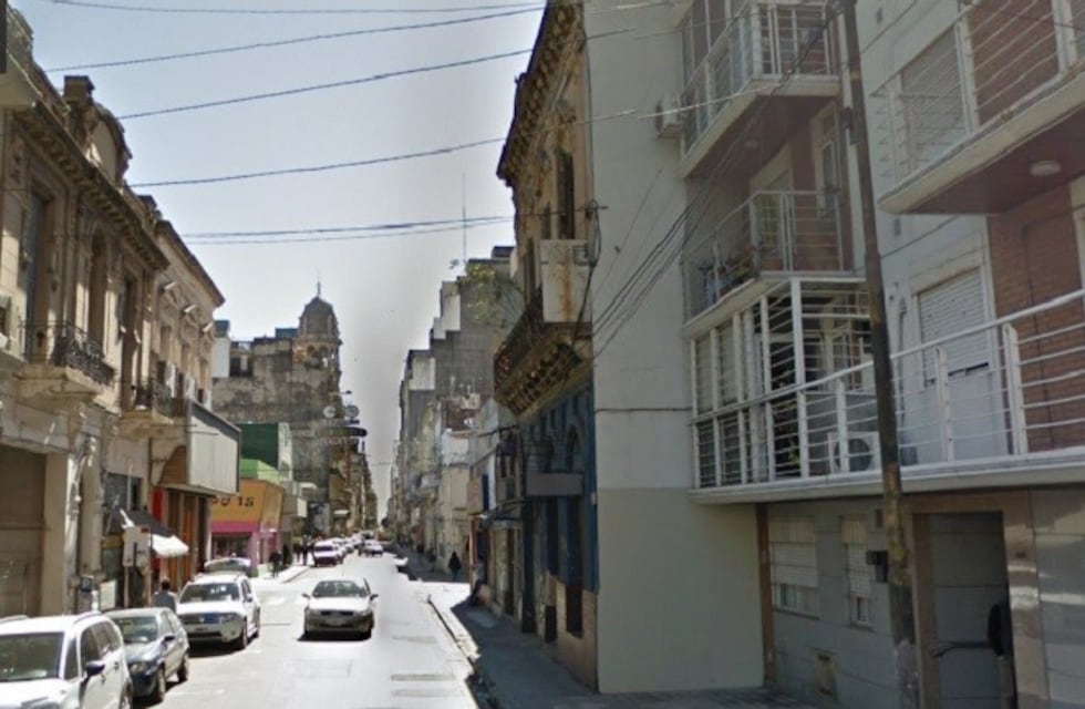 Se desprendió la mampostería de una antigua casona en pleno centro