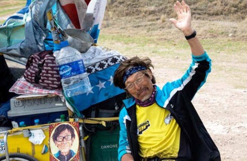 Un caminante japonés, de paso por Santa Rosa en su travesía por el país