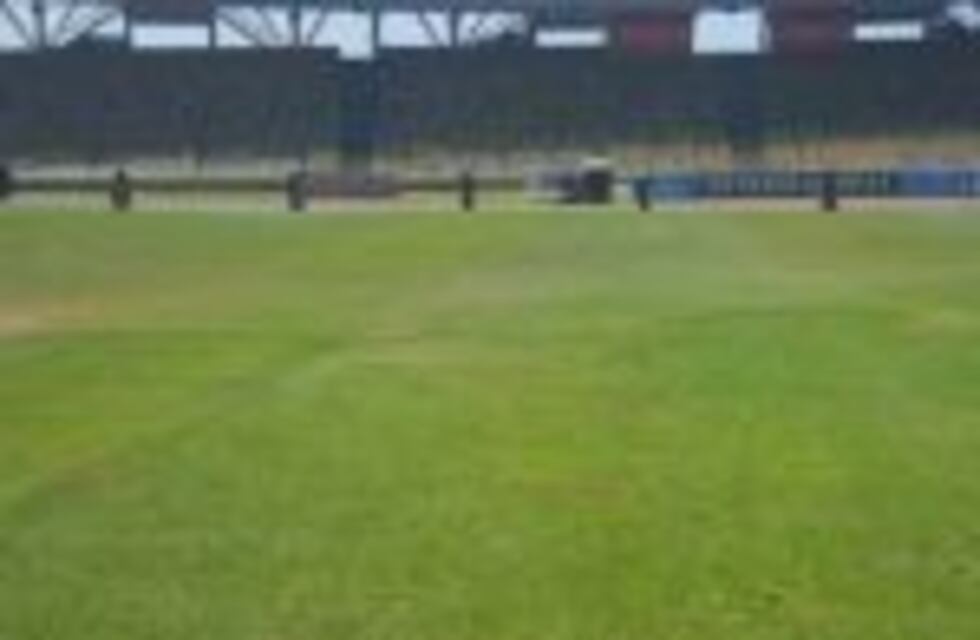 Copa Argentina: otra vez el Kempes y la polémica por el estado del césped en la cancha