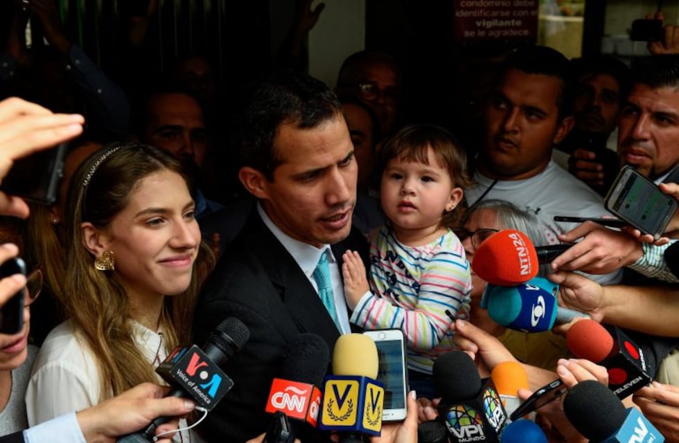 Juan Guaidó denunció que las fuerzas especiales de la Policía venezolana fueron a su casa