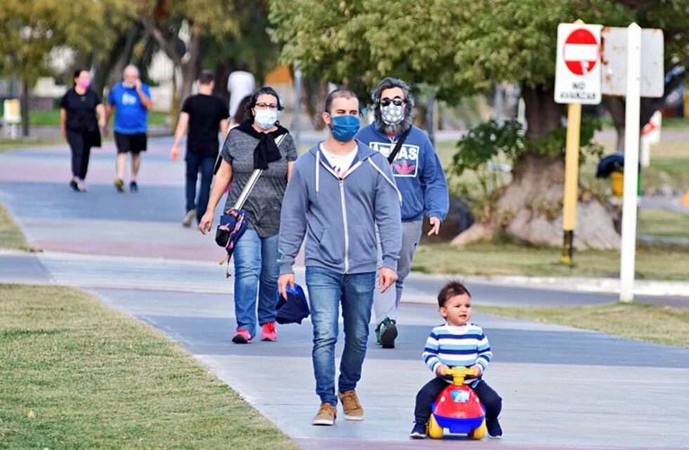 Las salidas recreativas en el Gran Rosario siguen habilitadas, pero no está permitido detenerse