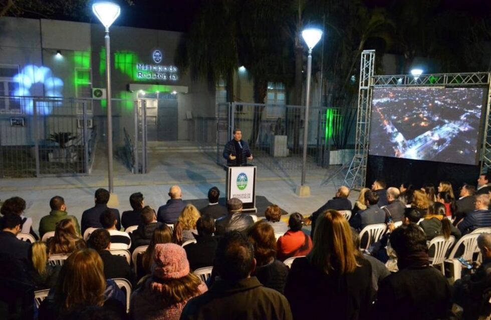 Se inauguraron las obras de refacción de la fachada del municipio
