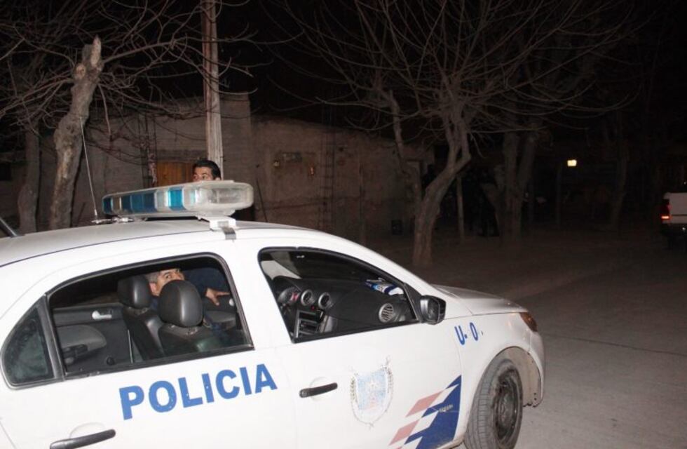 Los asaltaron mientras mantenían relaciones en un camino vecinal