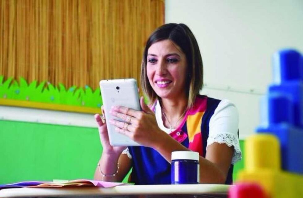 Continúa la entrega de tablets a docentes puntanos
