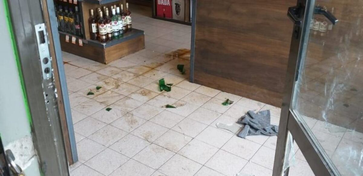 Destrozos en un local de vinos (Foto: Bariloche2000)\u002E