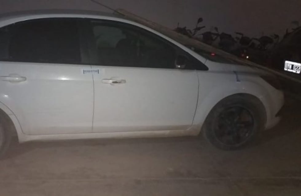 Para que escape un sujeto con pedido de captura, sus vecinos apedrearon a la policía