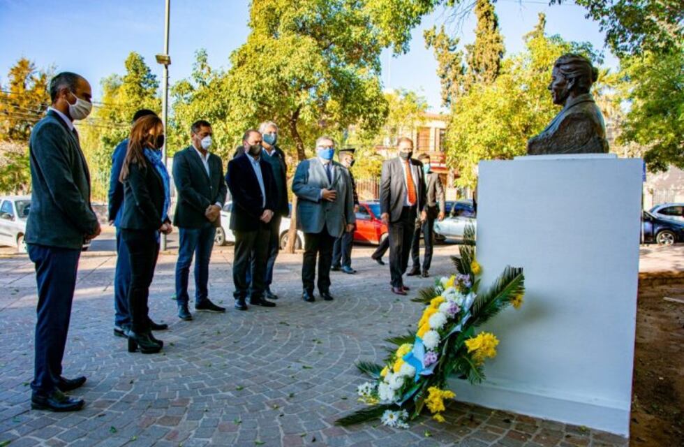Homenajearon a Rosario Vera Peñaloza en el 70° Aniversario de Fallecimiento