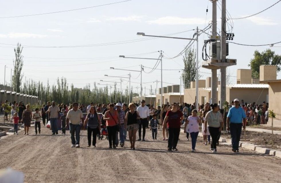 Entregaron 155 casas en el barrio Néstor Kirchner de San Martín