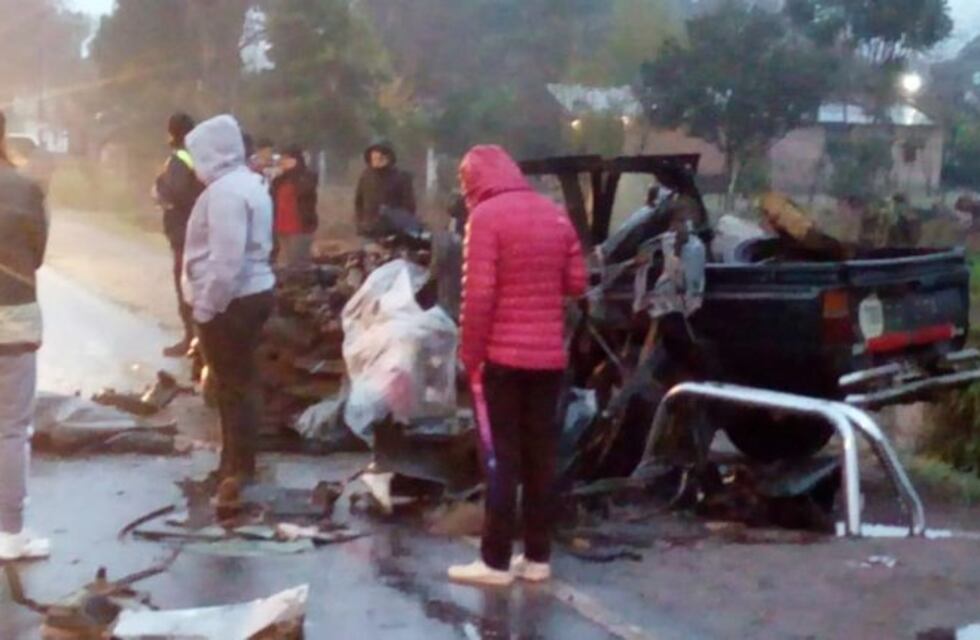 Un choque entre una camioneta y un colectivo dejó a dos hombres muertos