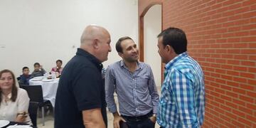 Rafael Morgenstern en Puerto Iguazú con el intendente local Claudio Filipppa\u002E (WEB)