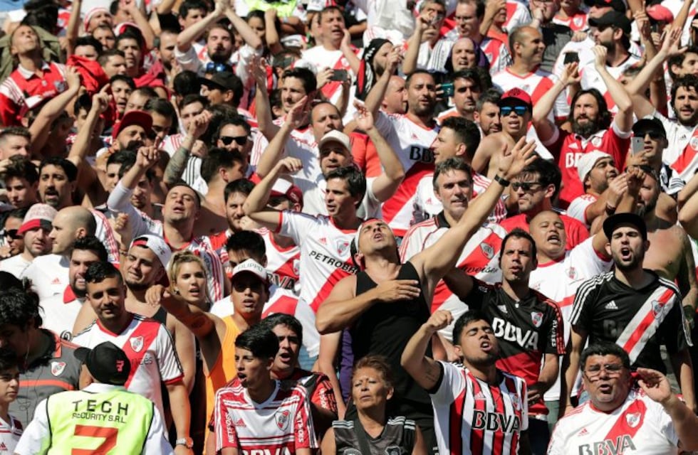 "Los Borrachos del Tablón" volvieron a ocupar la popular de River
