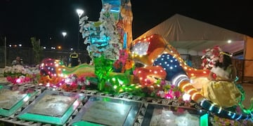 Comenzaron los desfiles de carrozas y el estudiantado jujeño presentó hermosas obras de arte