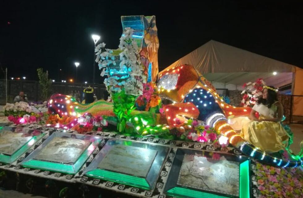 Inició la FNE: Mira el primer desfile de carrozas