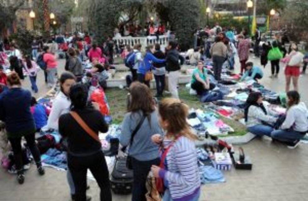 Conflicto con manteros de Once: la FEM pide "límites" con la venta ilegal en la provincia