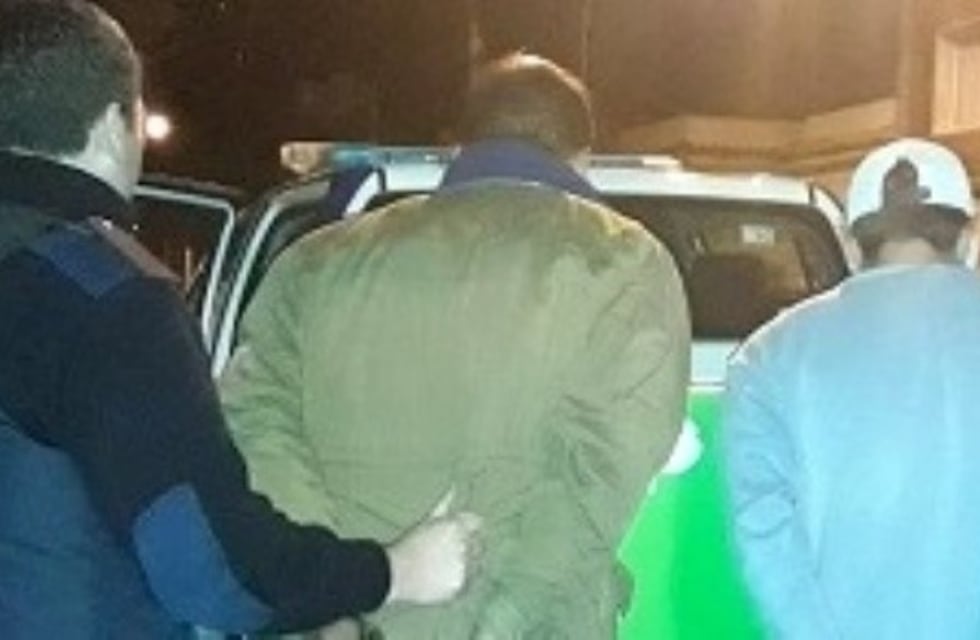 Atrapados tras violentar una puerta y robar en un restaurante.