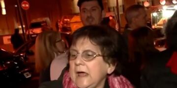 Los efectivos retuvieron a trabajadores de prensa tras los insultos de algunas personas que estaban en el Monumento\u002E (Canal 3)