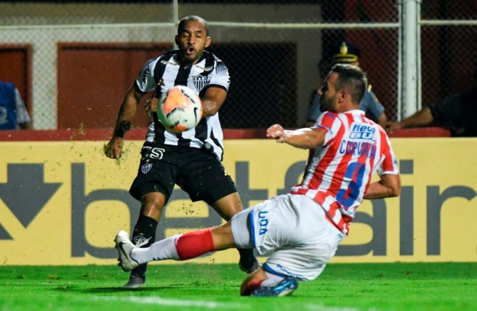 Unión tiene en duda un titular y el esquema para jugar por Copa Sudamericana